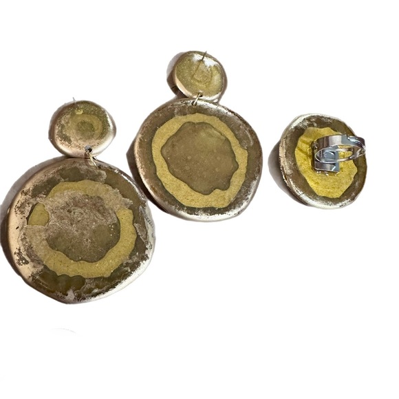 Festive VTG Spring Earrings and Ring Set Light weight Epoxy Resign w stones NOS - Picture 5 of 6